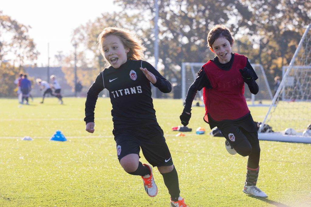 Guide: How a Top-Tier Football Coaching Academy Can Help You Master Basic Football Skills