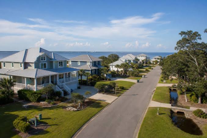 Buying a Coastal Home in 2026: A Practical Checklist for Flood Risk, Insurance, and Daily Life